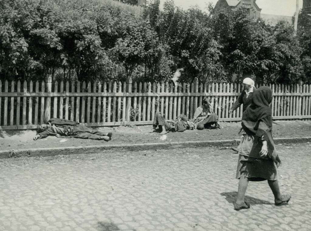 black and white photo of starved peasants laying on a street in Kharkiv, 1933. Keywords: Famine and starvation